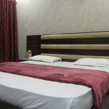 Hotel Silk Haldwani Ngoại thất bức ảnh