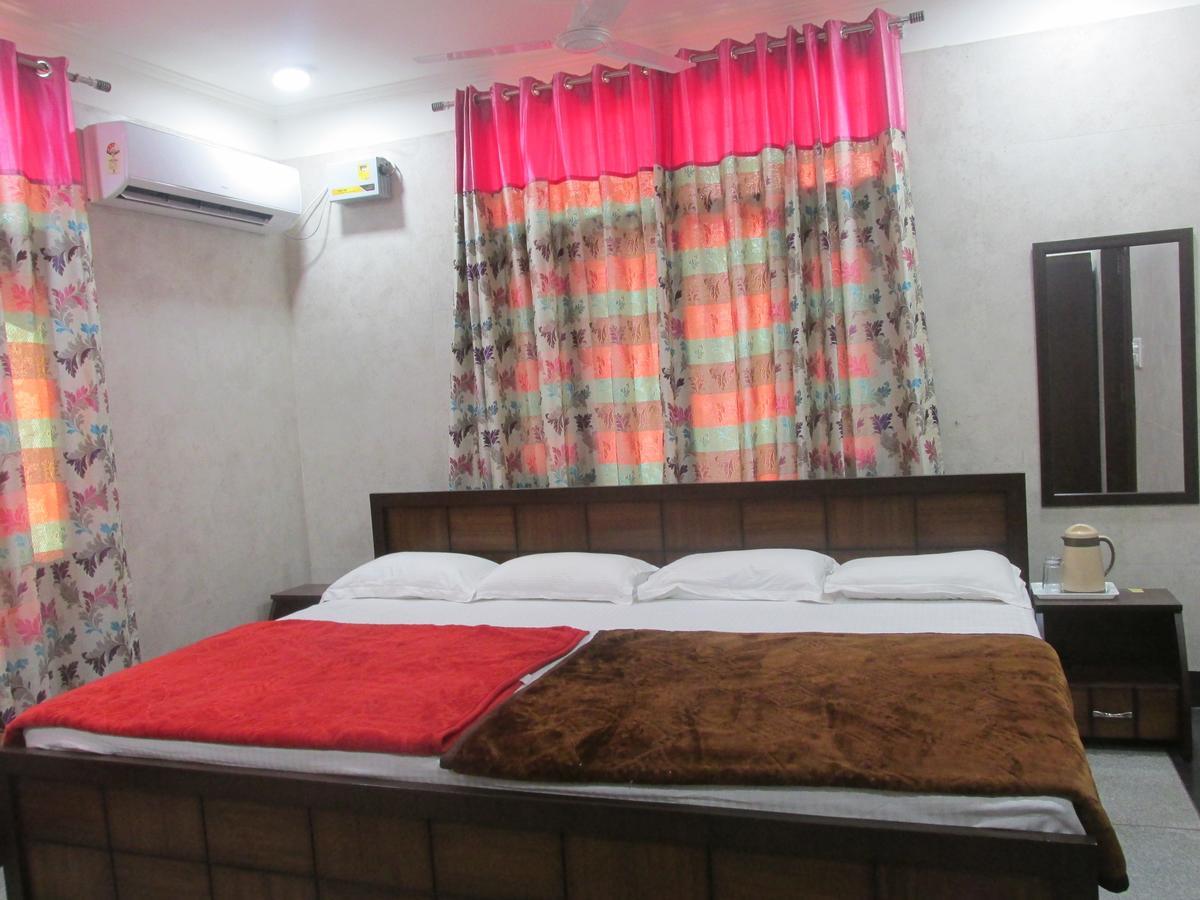 Hotel Silk Haldwani Ngoại thất bức ảnh