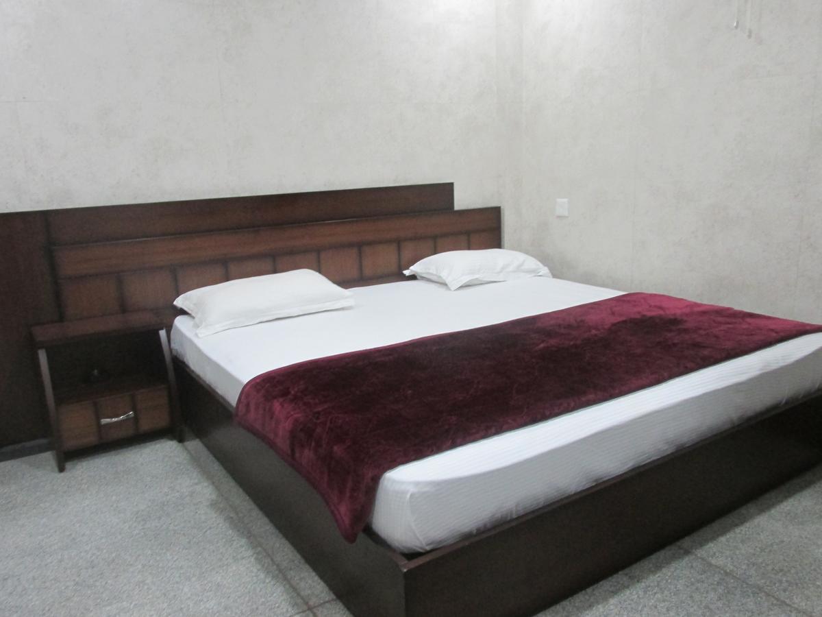 Hotel Silk Haldwani Ngoại thất bức ảnh